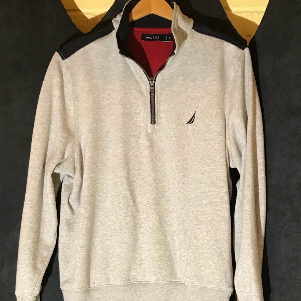 Men’s gray/navy half zip  top